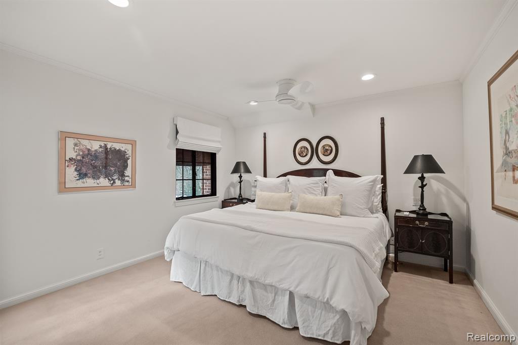 1370 COUNTRY CLUB Road