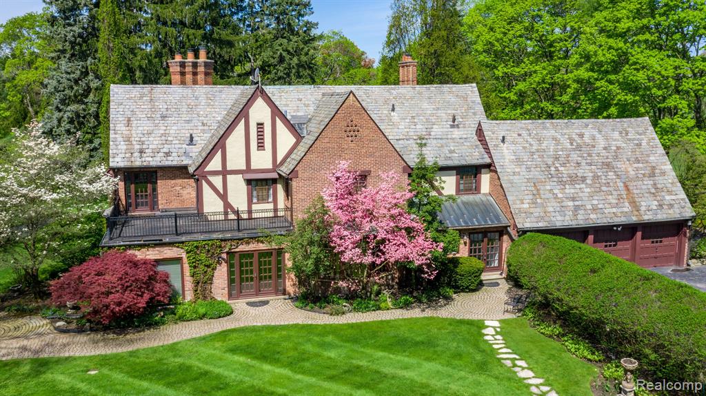 1370 COUNTRY CLUB Road
