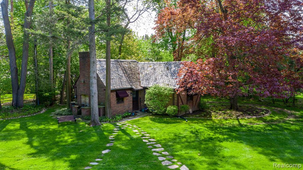 1370 COUNTRY CLUB Road