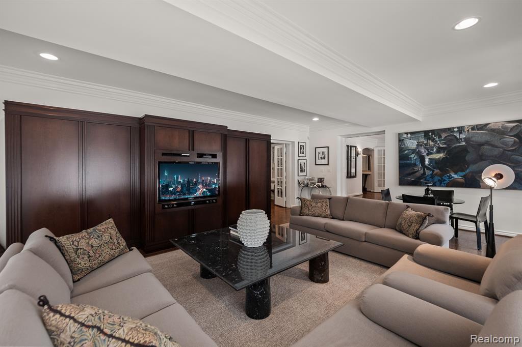 1370 COUNTRY CLUB Road