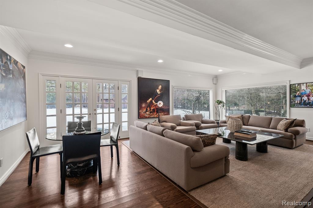 1370 COUNTRY CLUB Road
