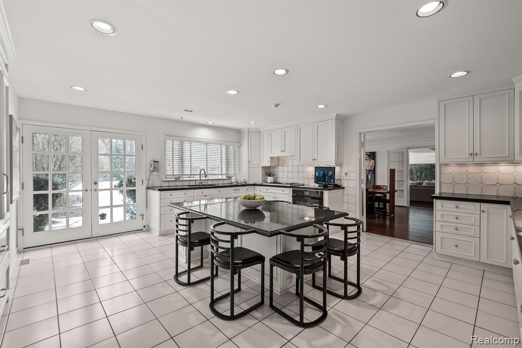 1370 COUNTRY CLUB Road