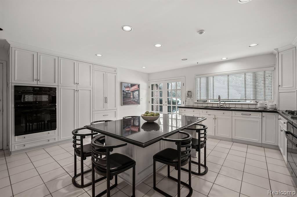 1370 COUNTRY CLUB Road