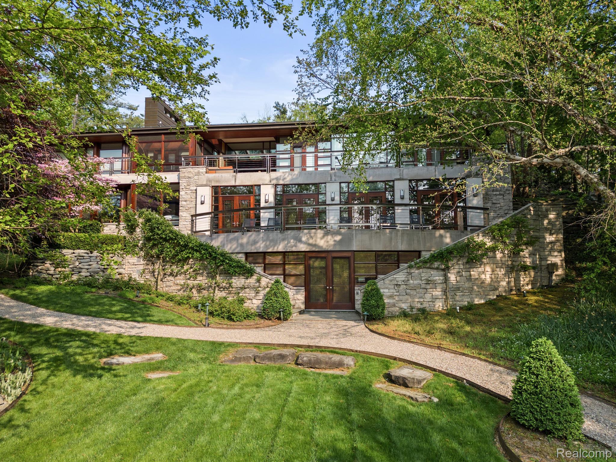 834 SOUTHFIELD Road
