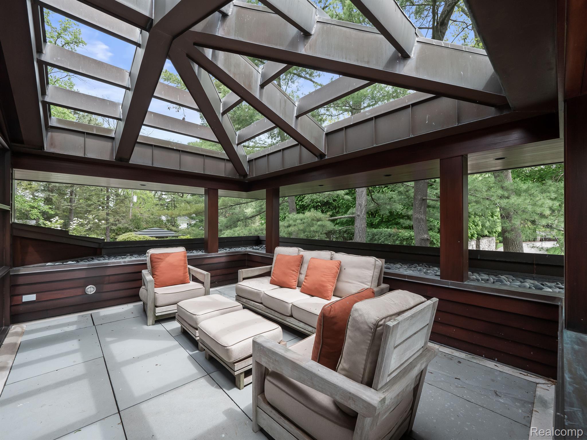 834 SOUTHFIELD Road