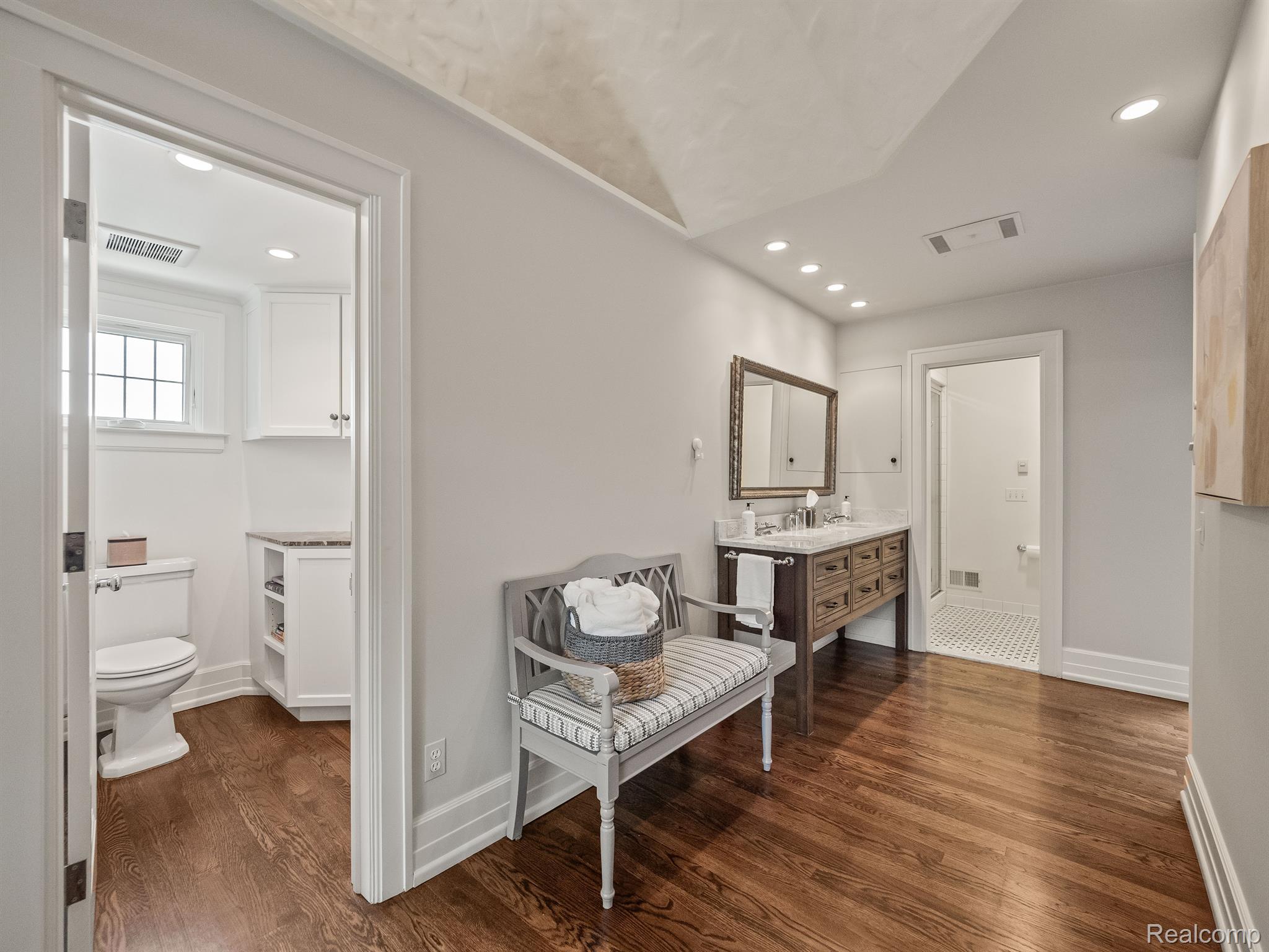 404 LINDEN Road