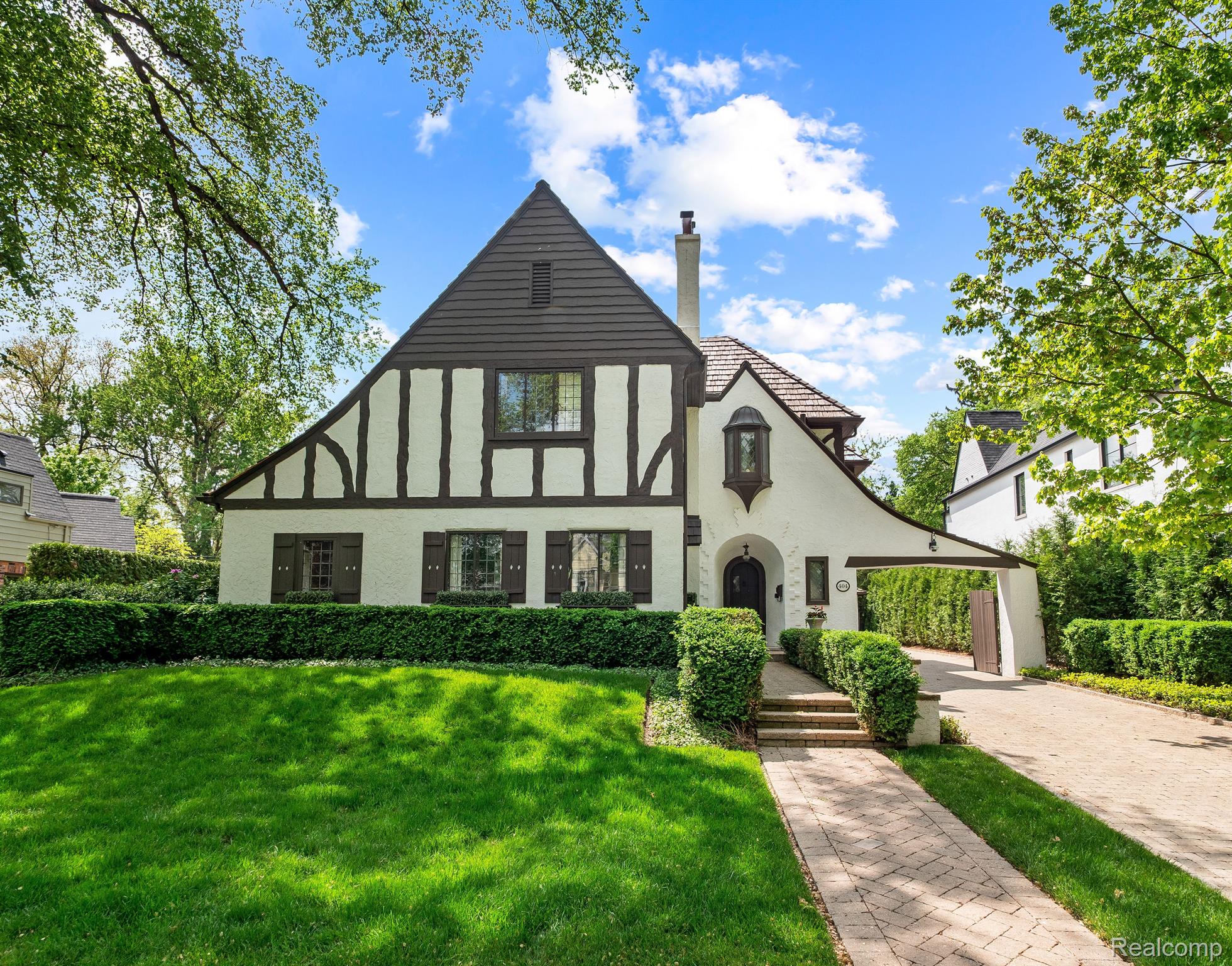 404 LINDEN Road