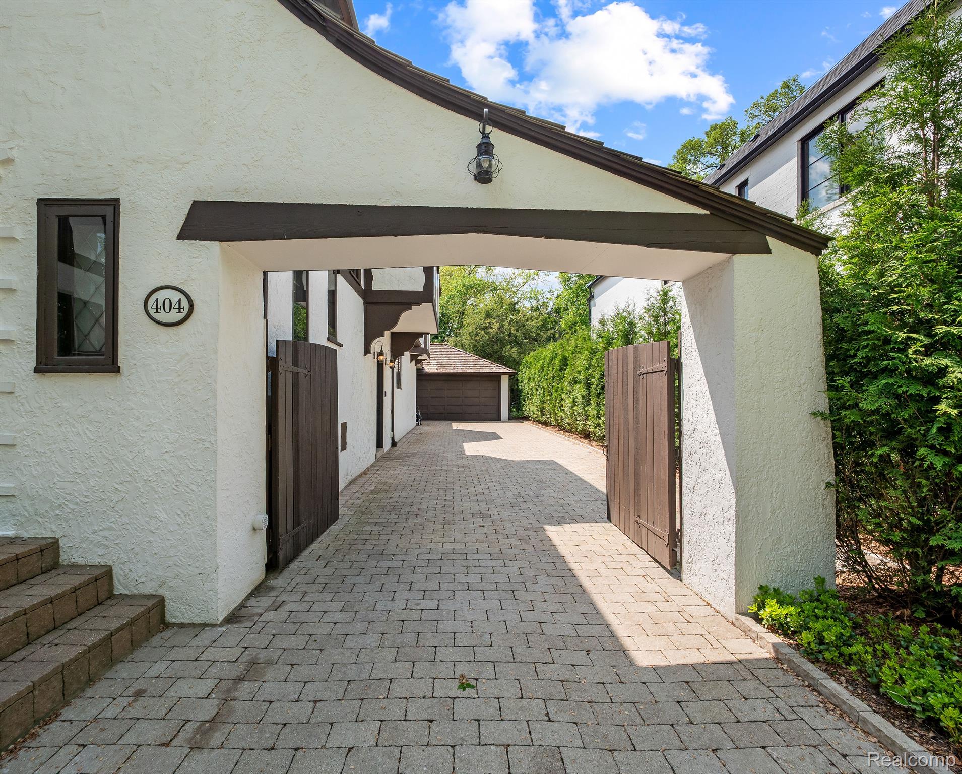 404 LINDEN Road