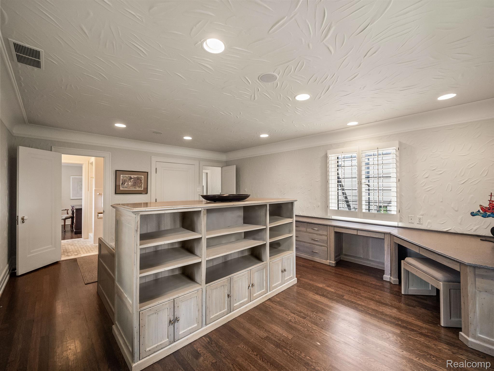 404 LINDEN Road