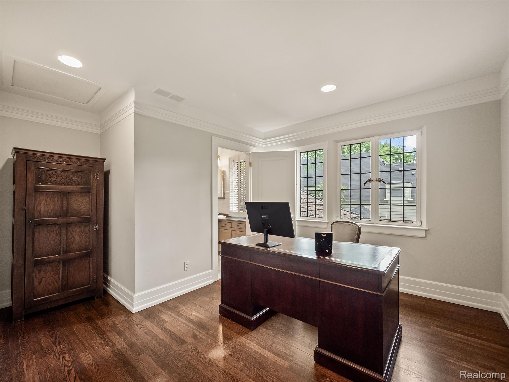 404 LINDEN Road