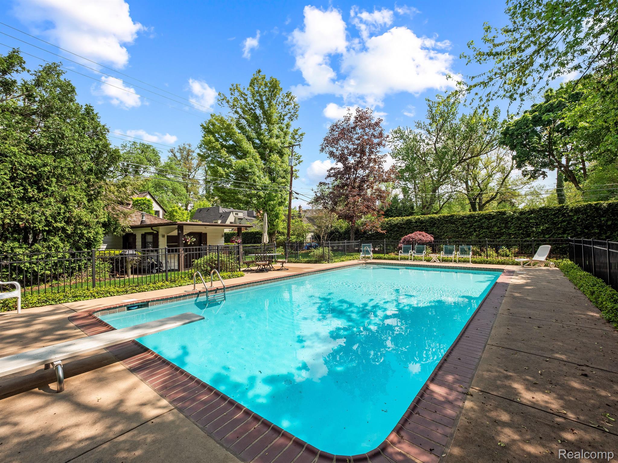 404 LINDEN Road