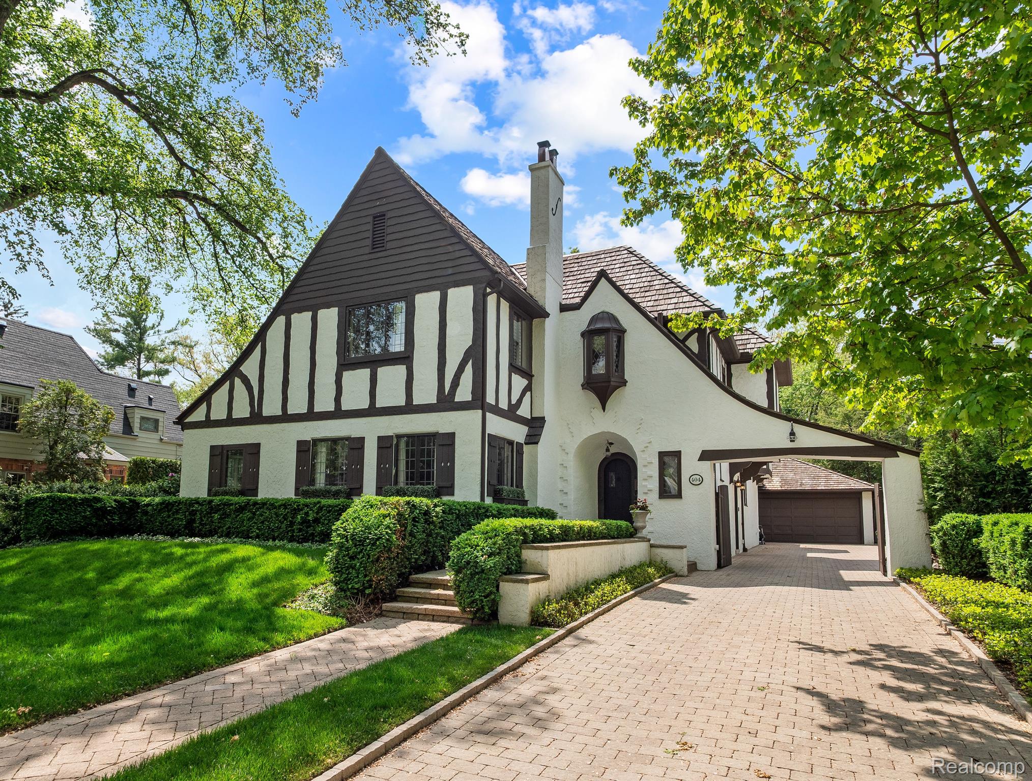 404 LINDEN Road