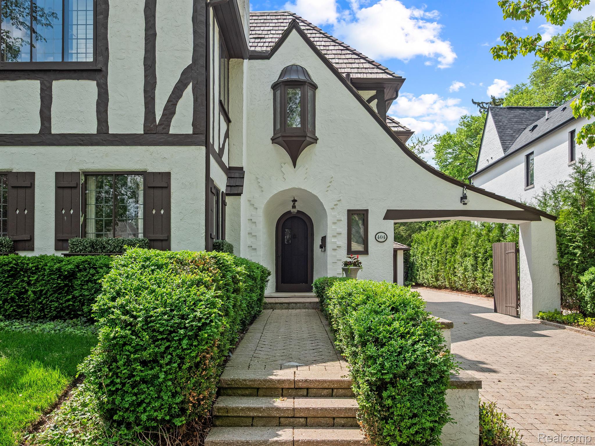 404 LINDEN Road