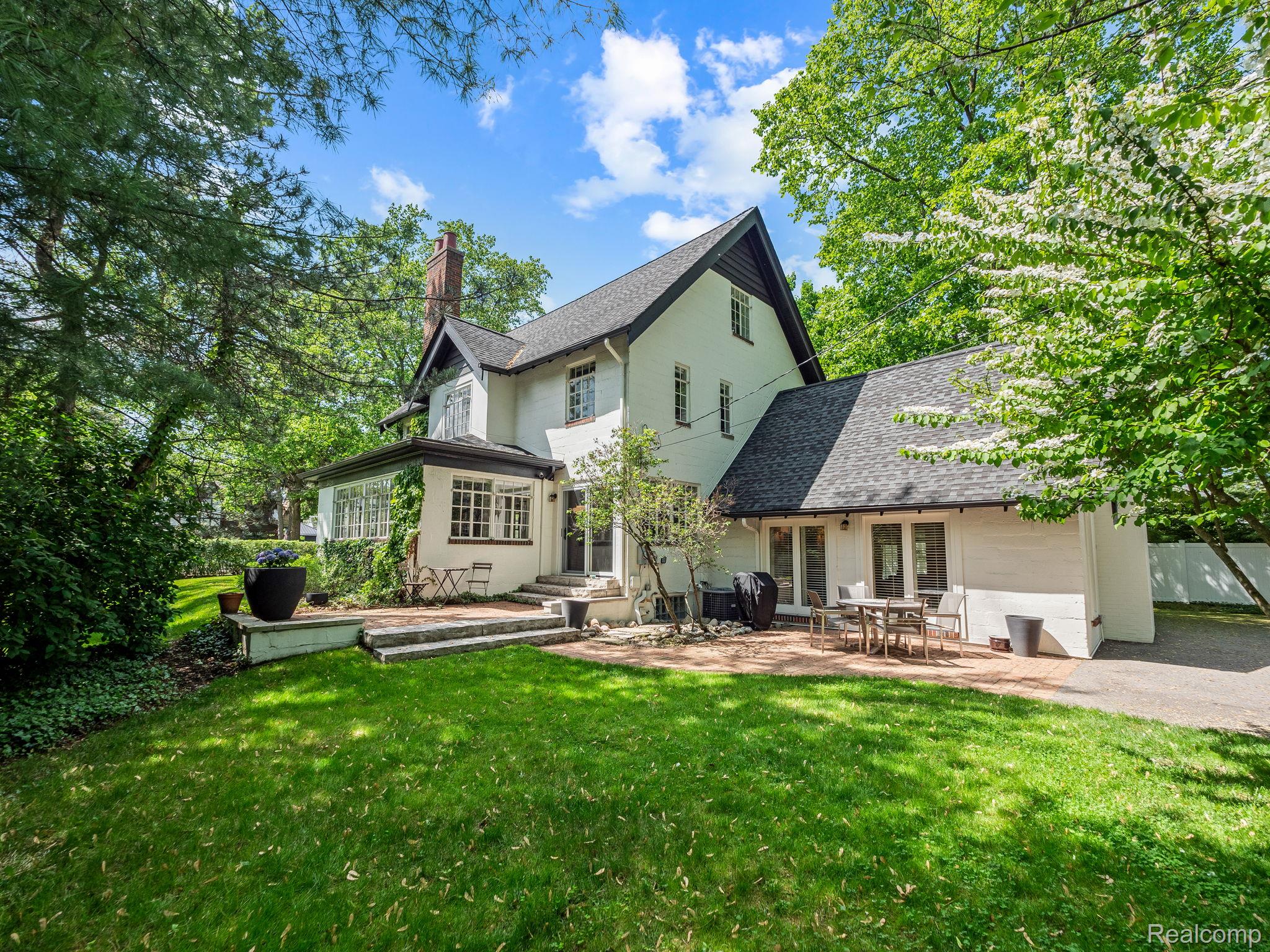 822 SUFFIELD Avenue
