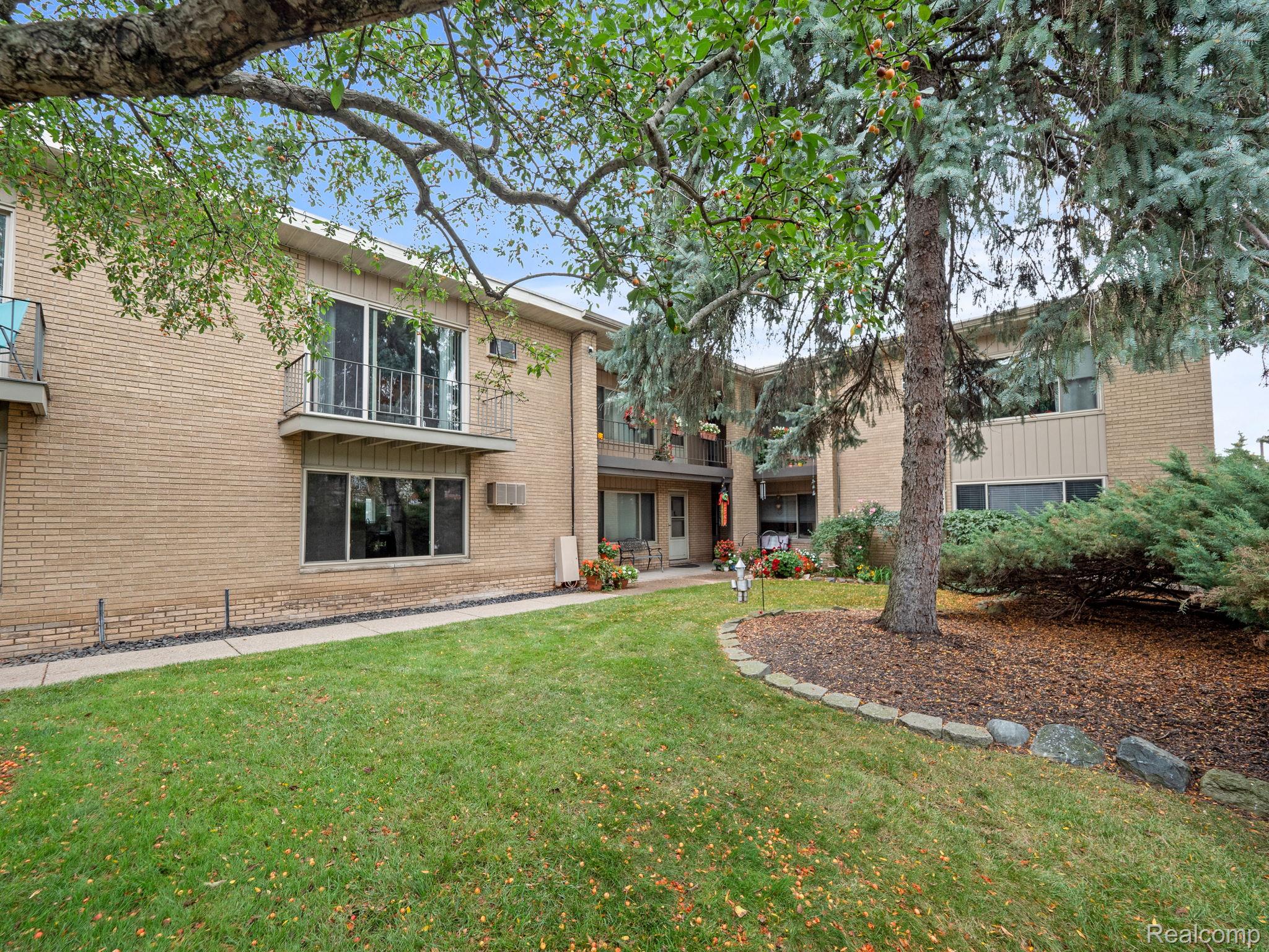 2655 E MAPLE Road 7