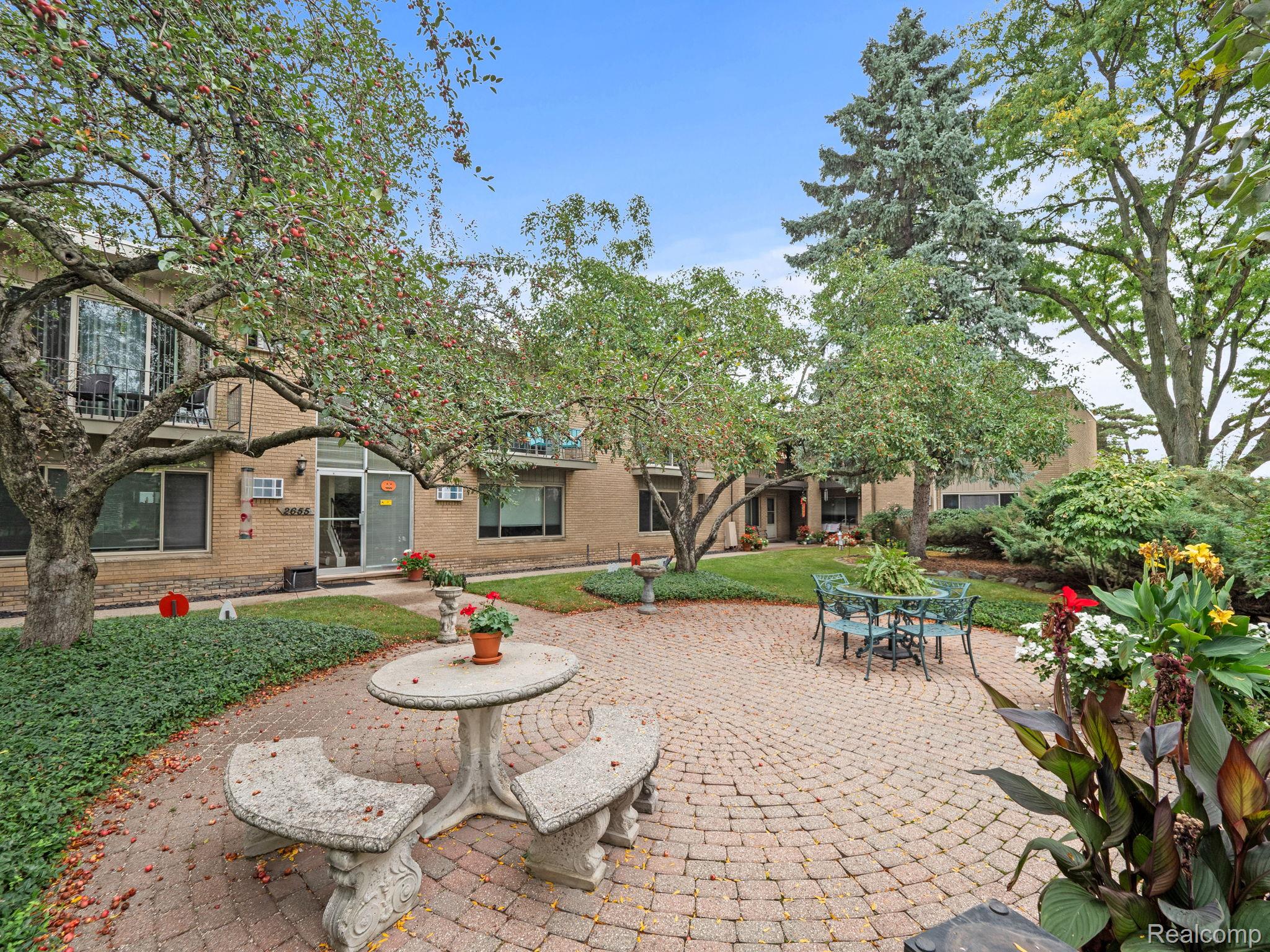 2655 E MAPLE Road 7