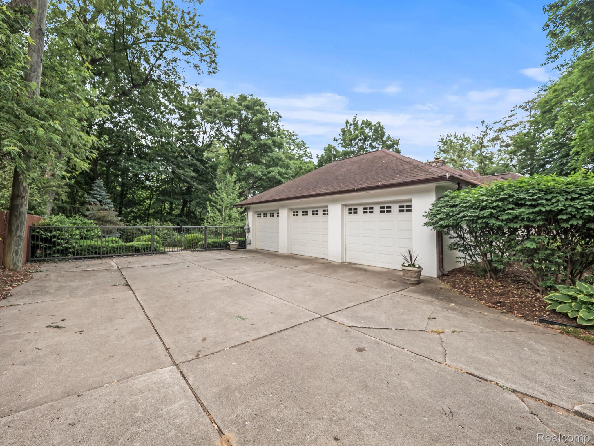 24596 RIVERWOOD Drive