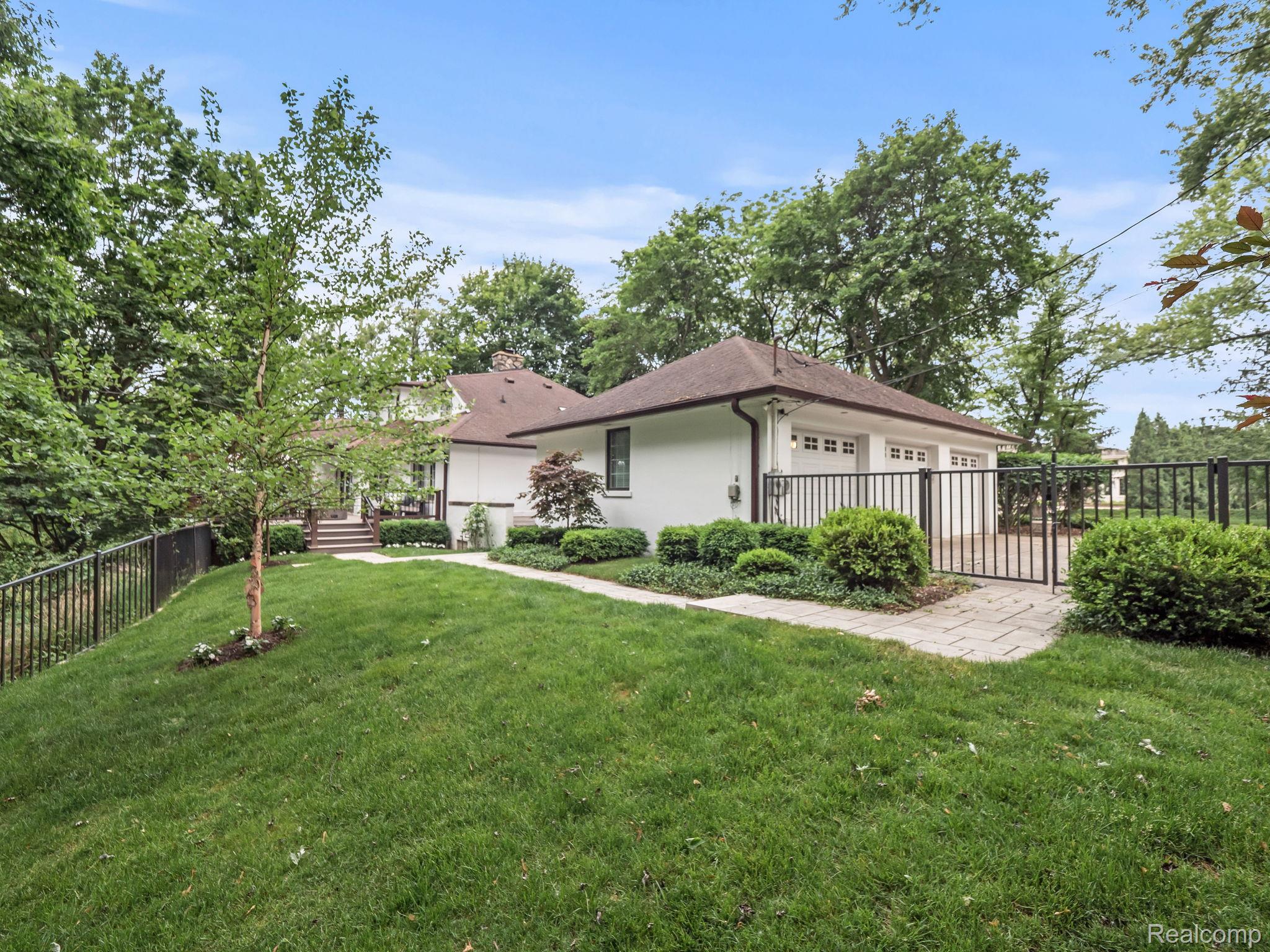 24596 RIVERWOOD Drive