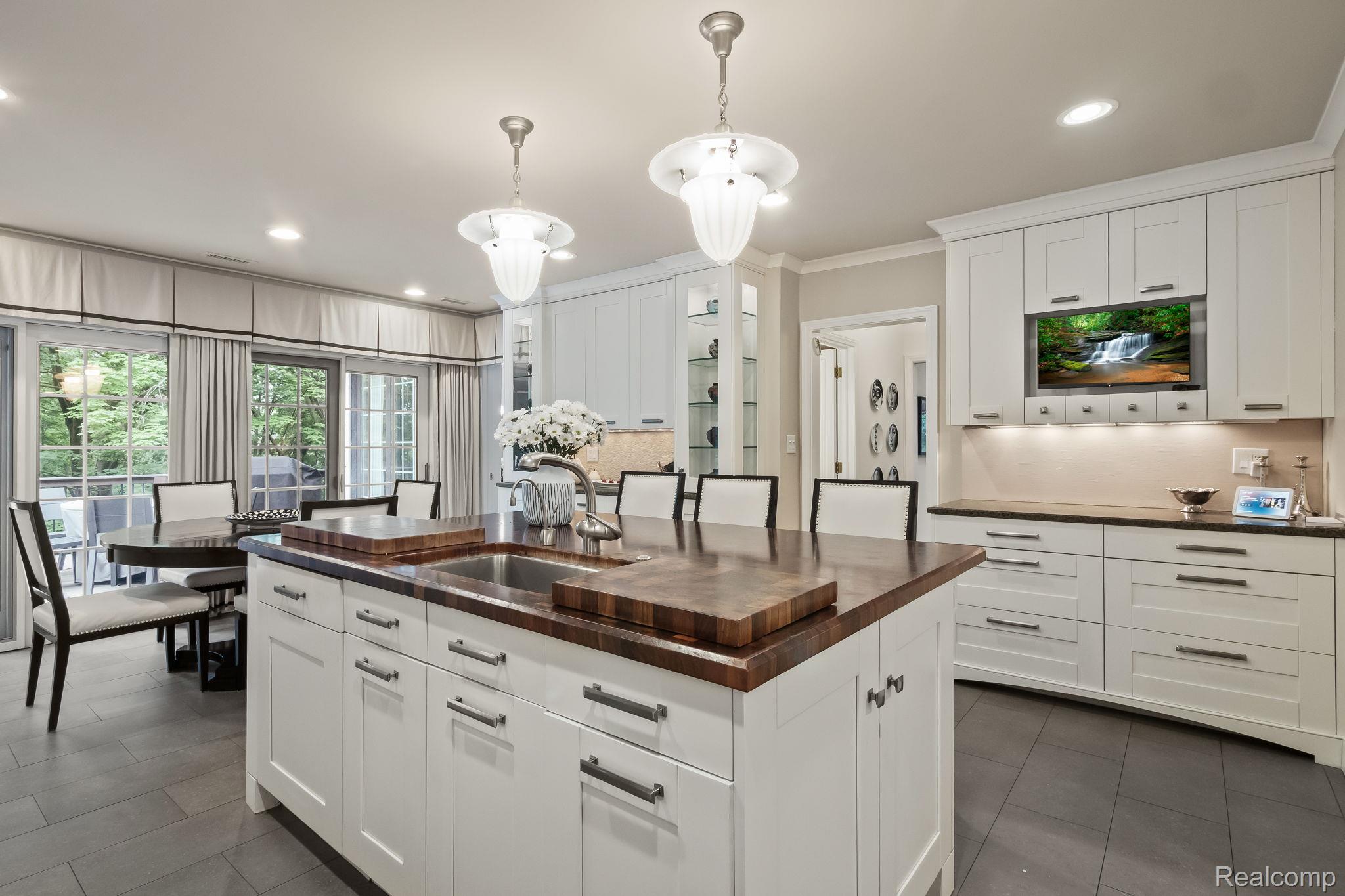 24596 RIVERWOOD Drive