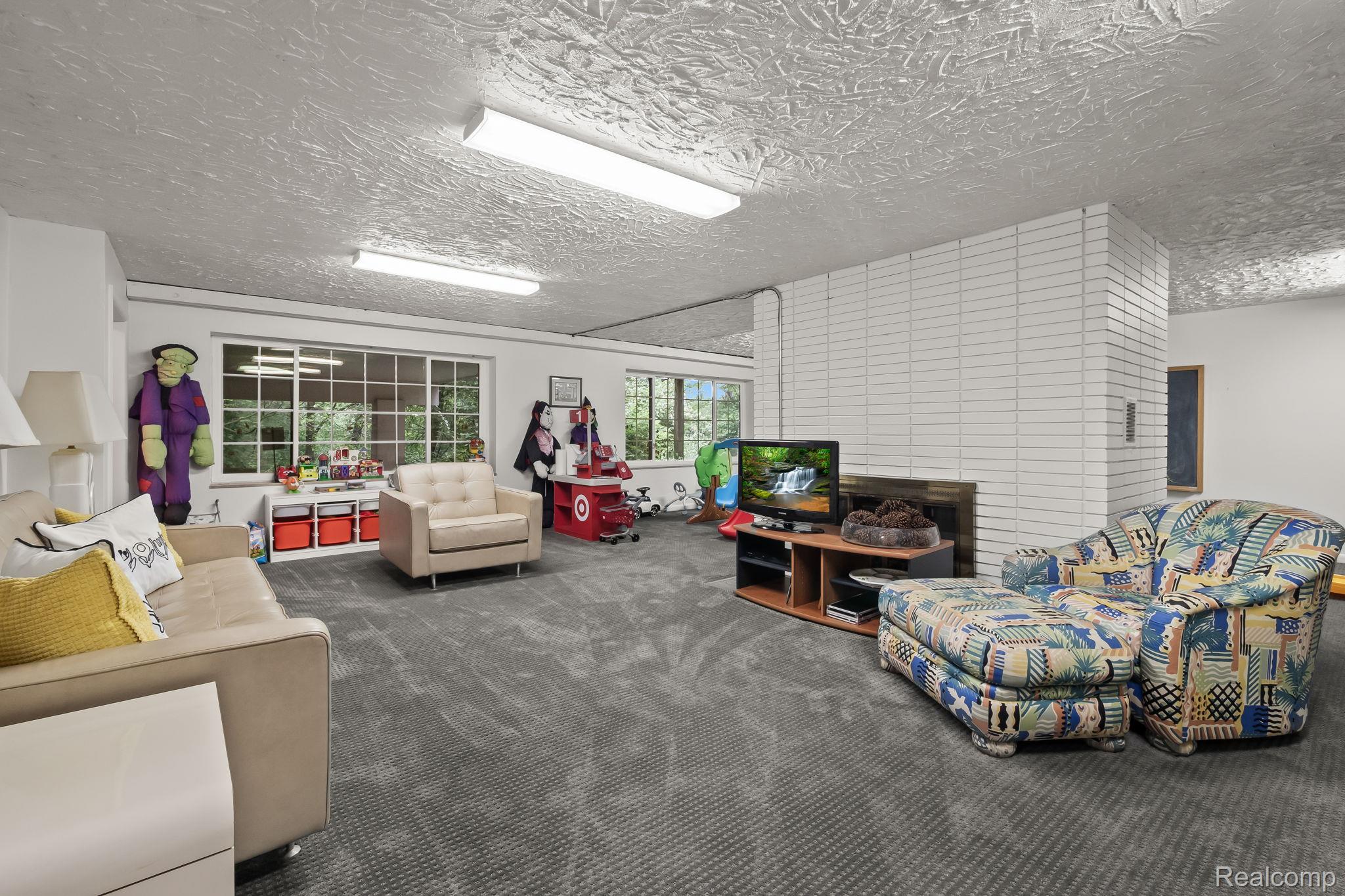 24596 RIVERWOOD Drive