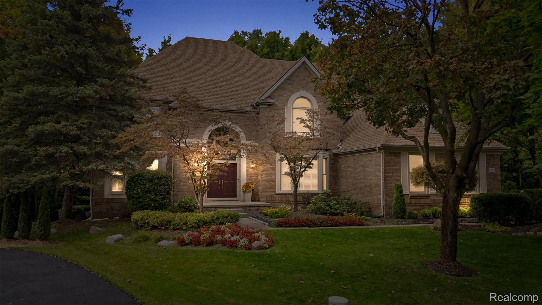 6993 Crosswell Drive