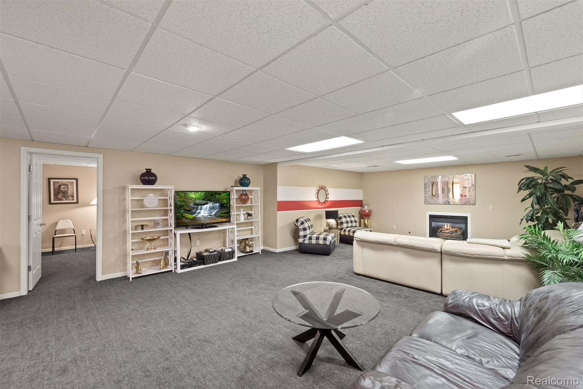 6993 Crosswell Drive