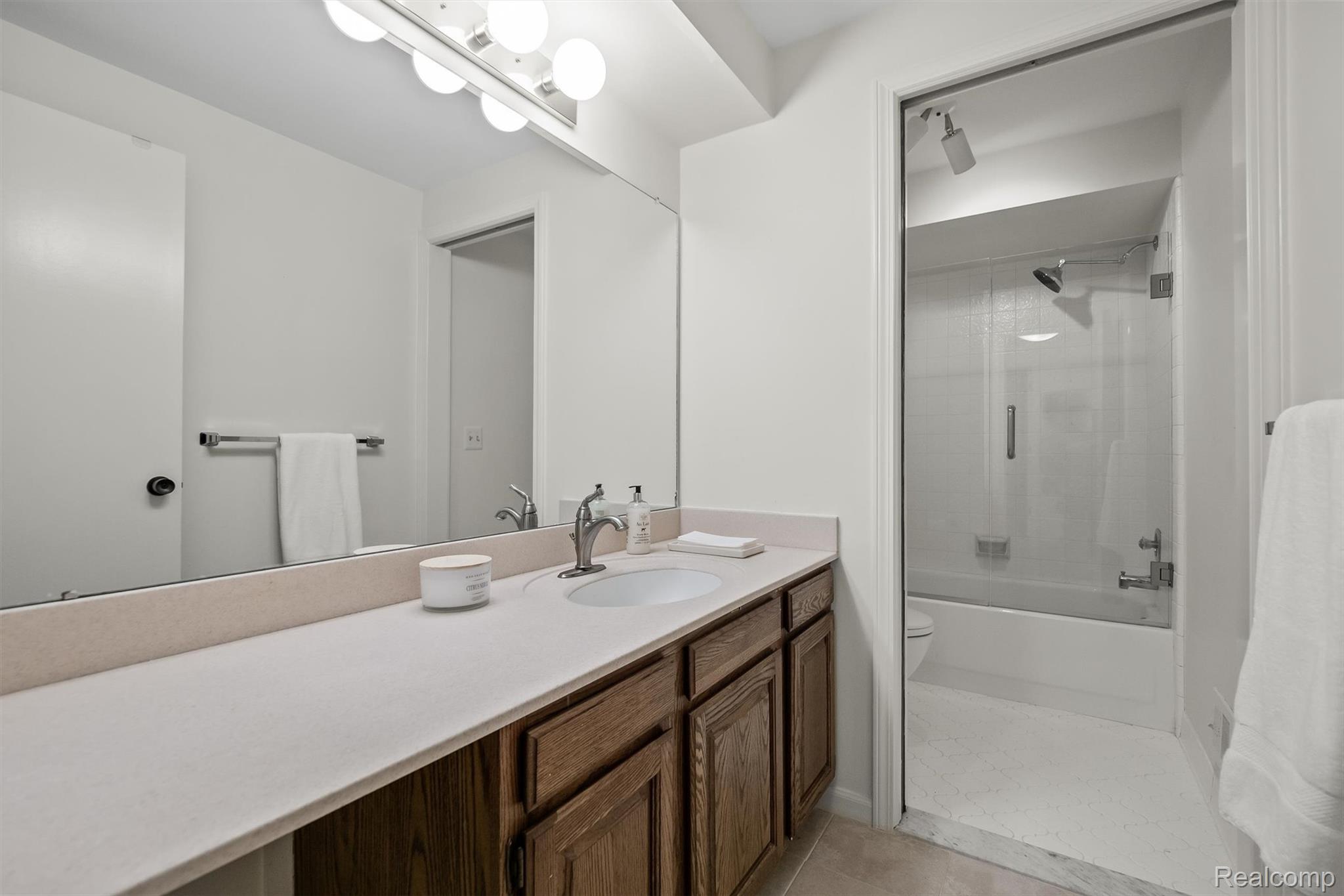 4297 Wabeek Lake Drive S 26