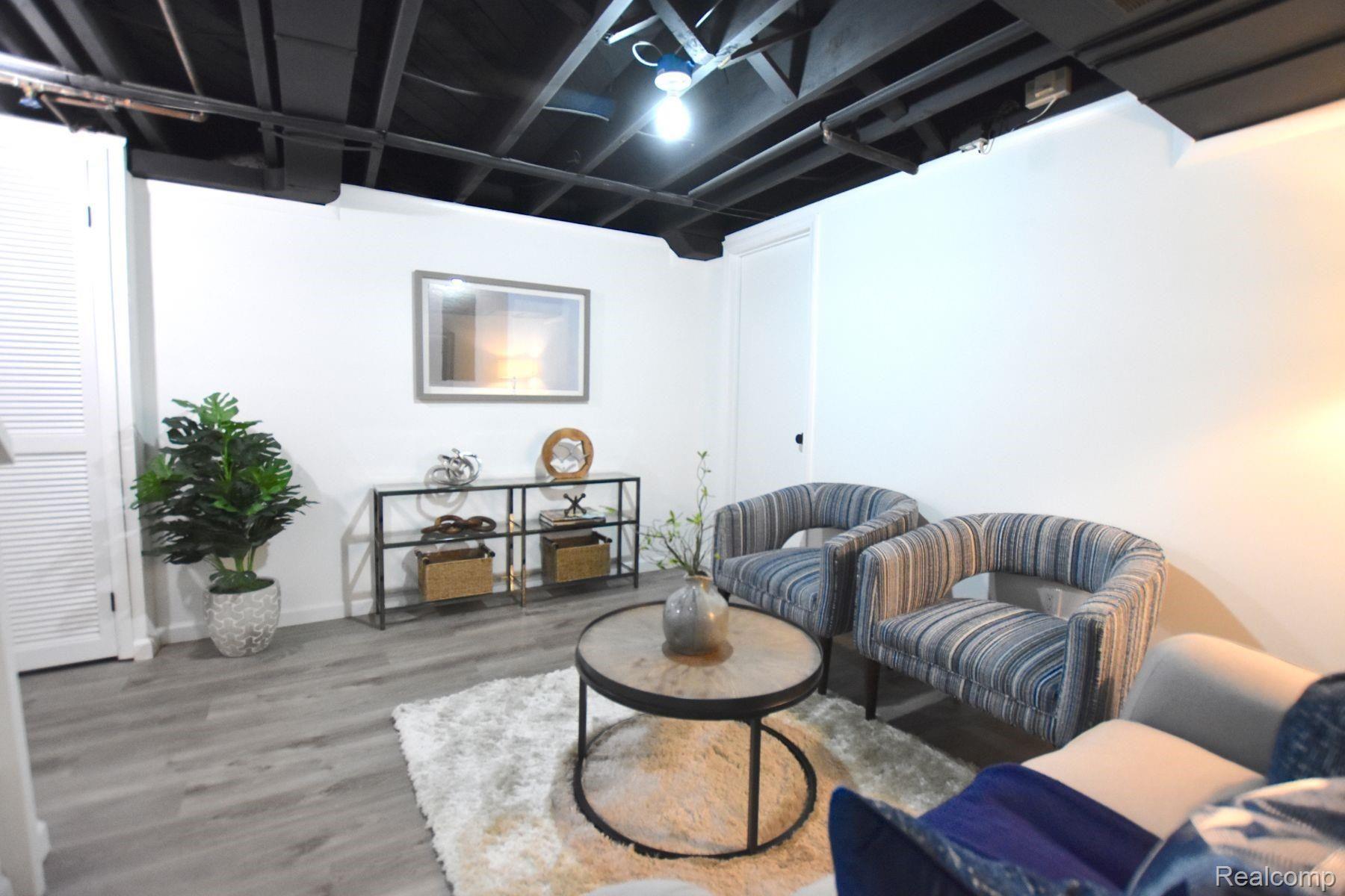 573 N OLD WOODWARD AVE