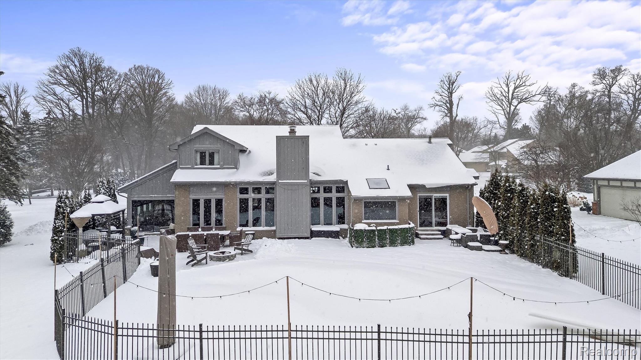 4926 Oak River Drive