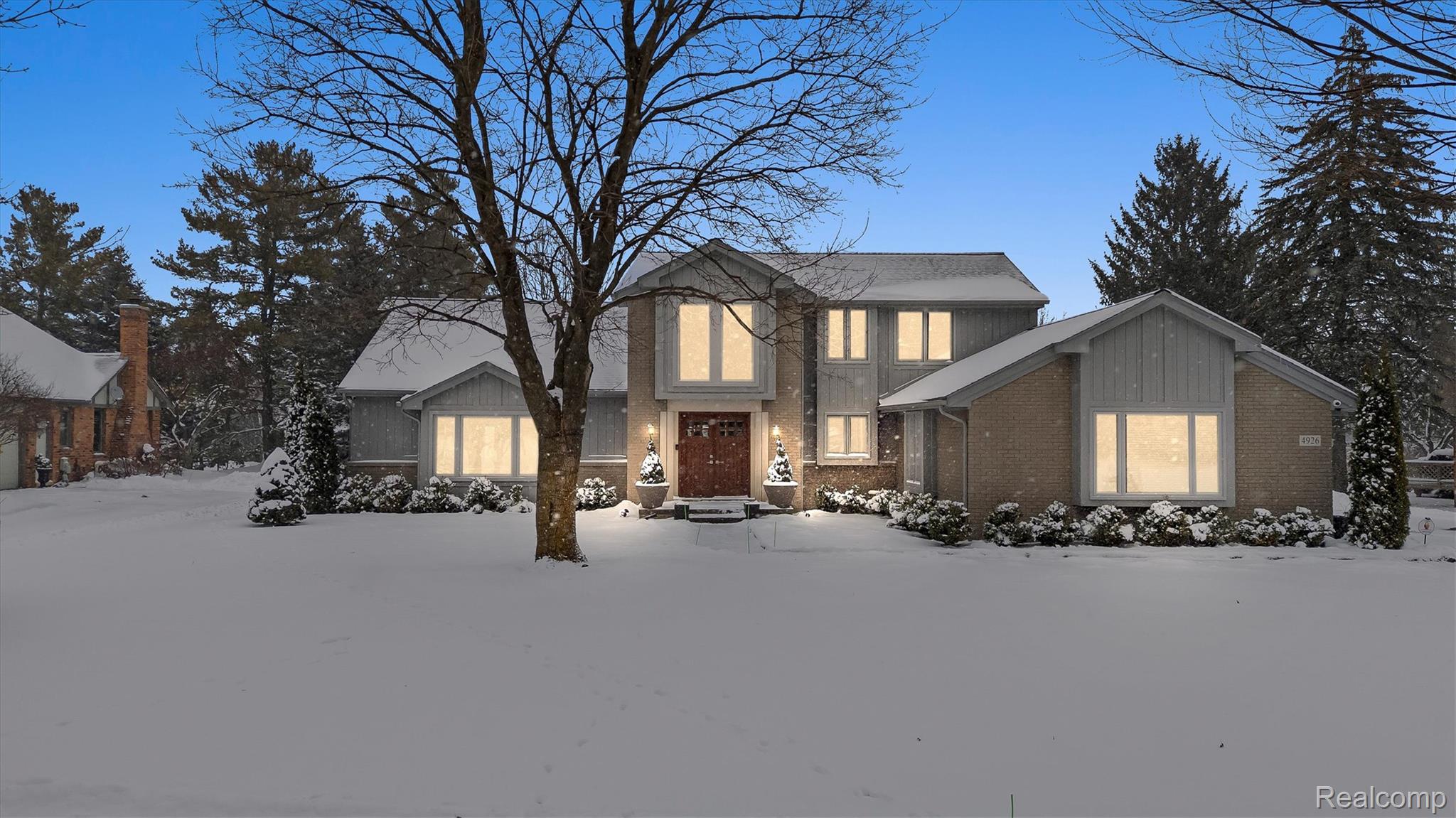4926 Oak River Drive