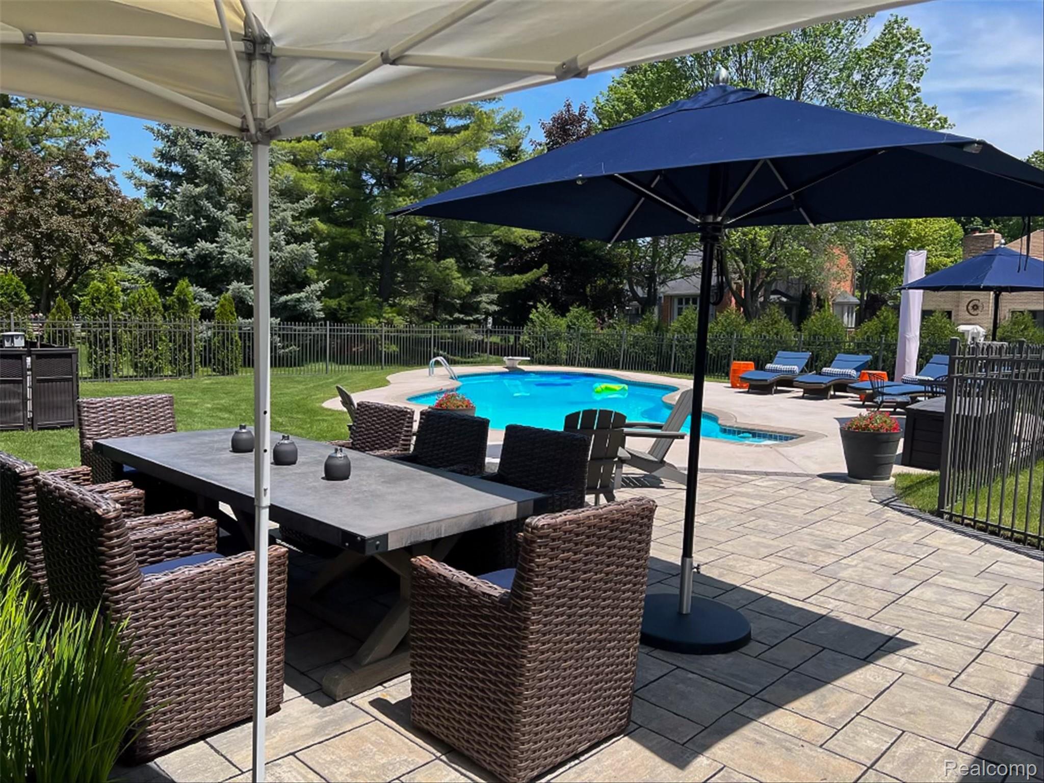 4926 Oak River Drive