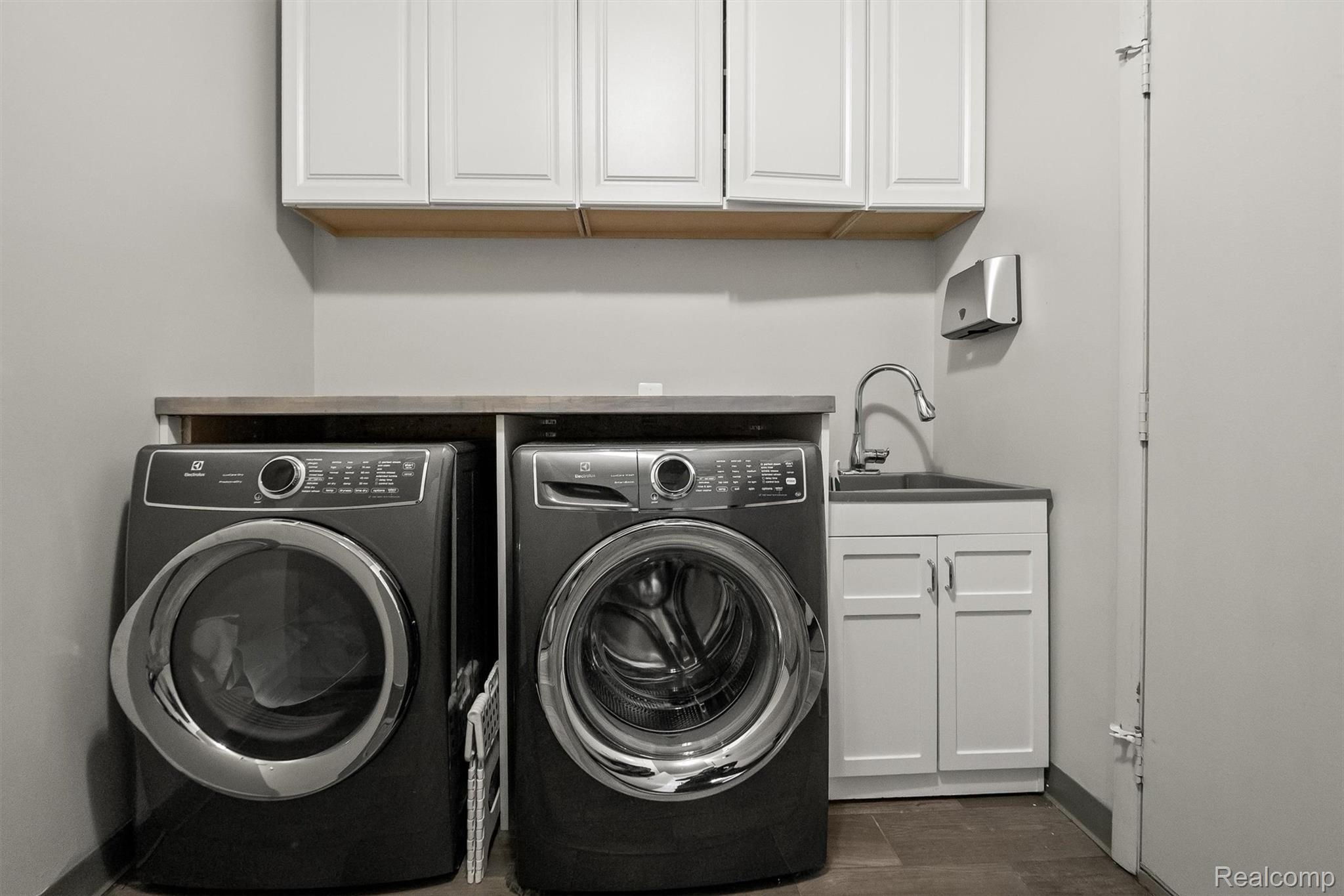 4926 Oak River Drive