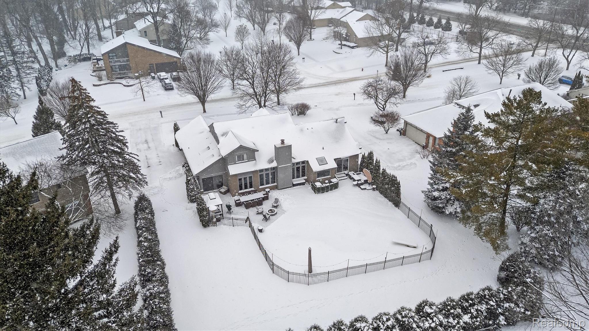 4926 Oak River Drive