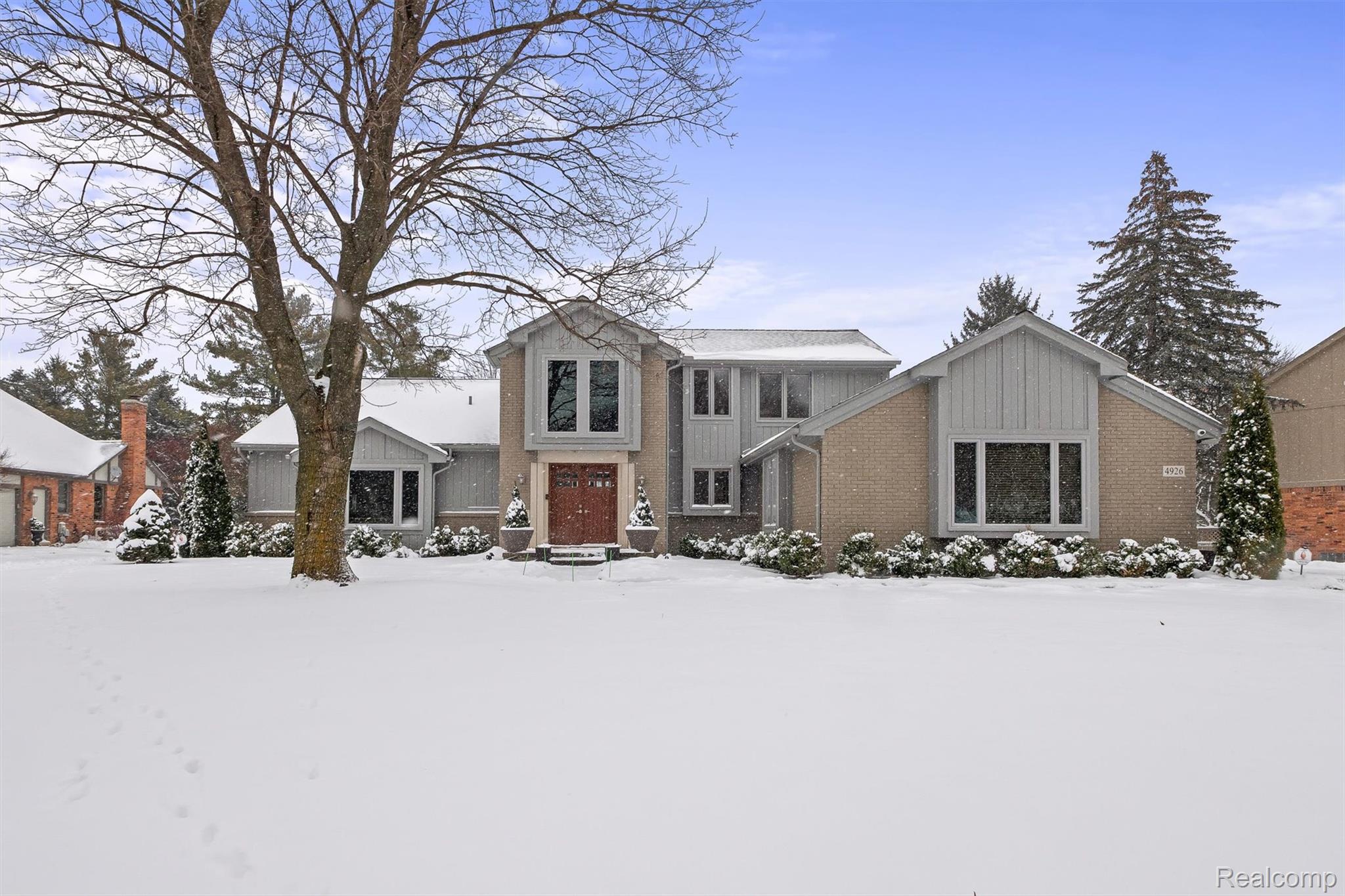 4926 Oak River Drive