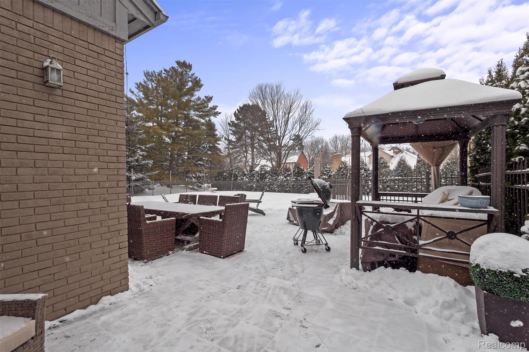 4926 Oak River Drive