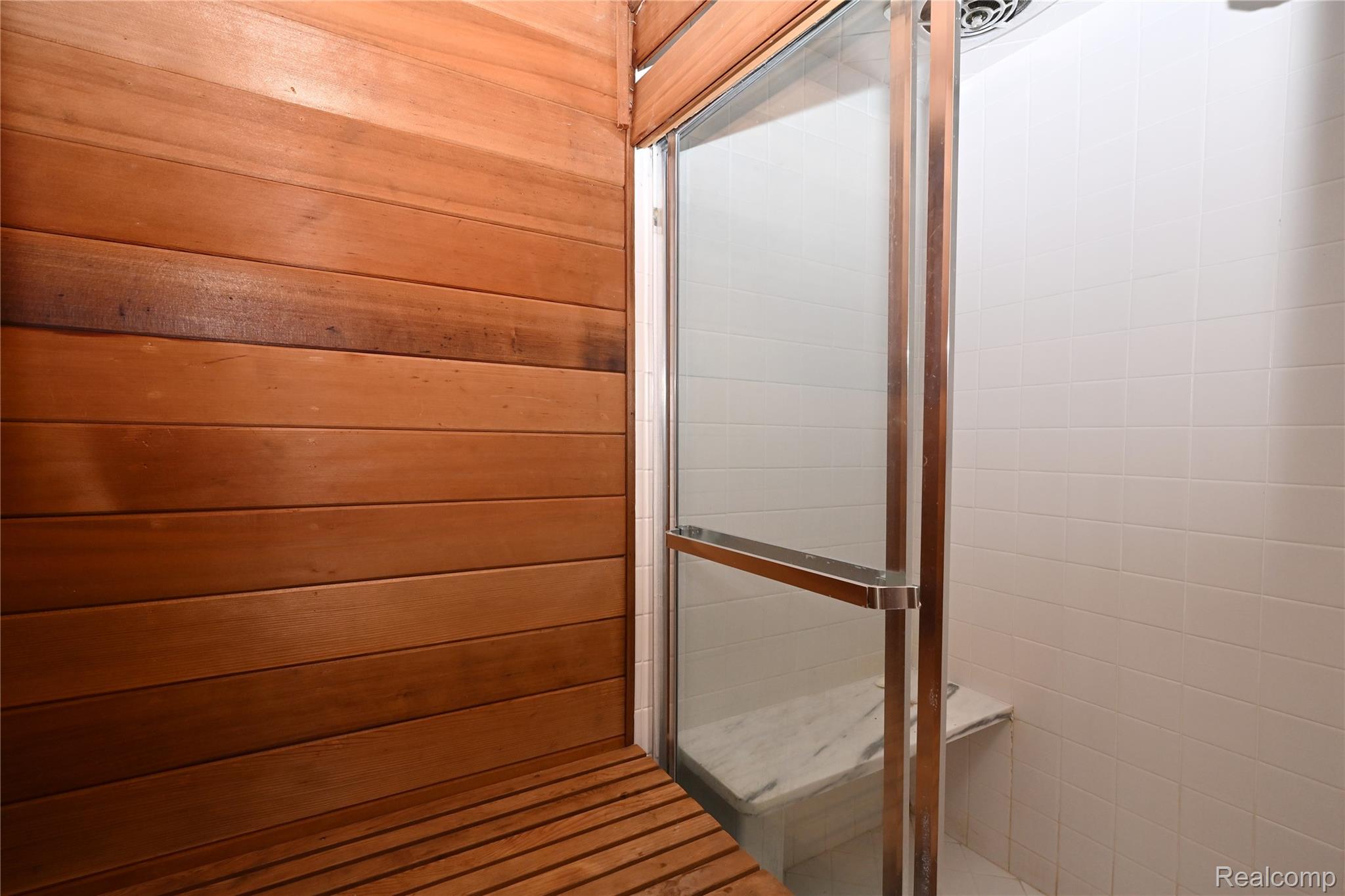 1825 Long Pointe Drive