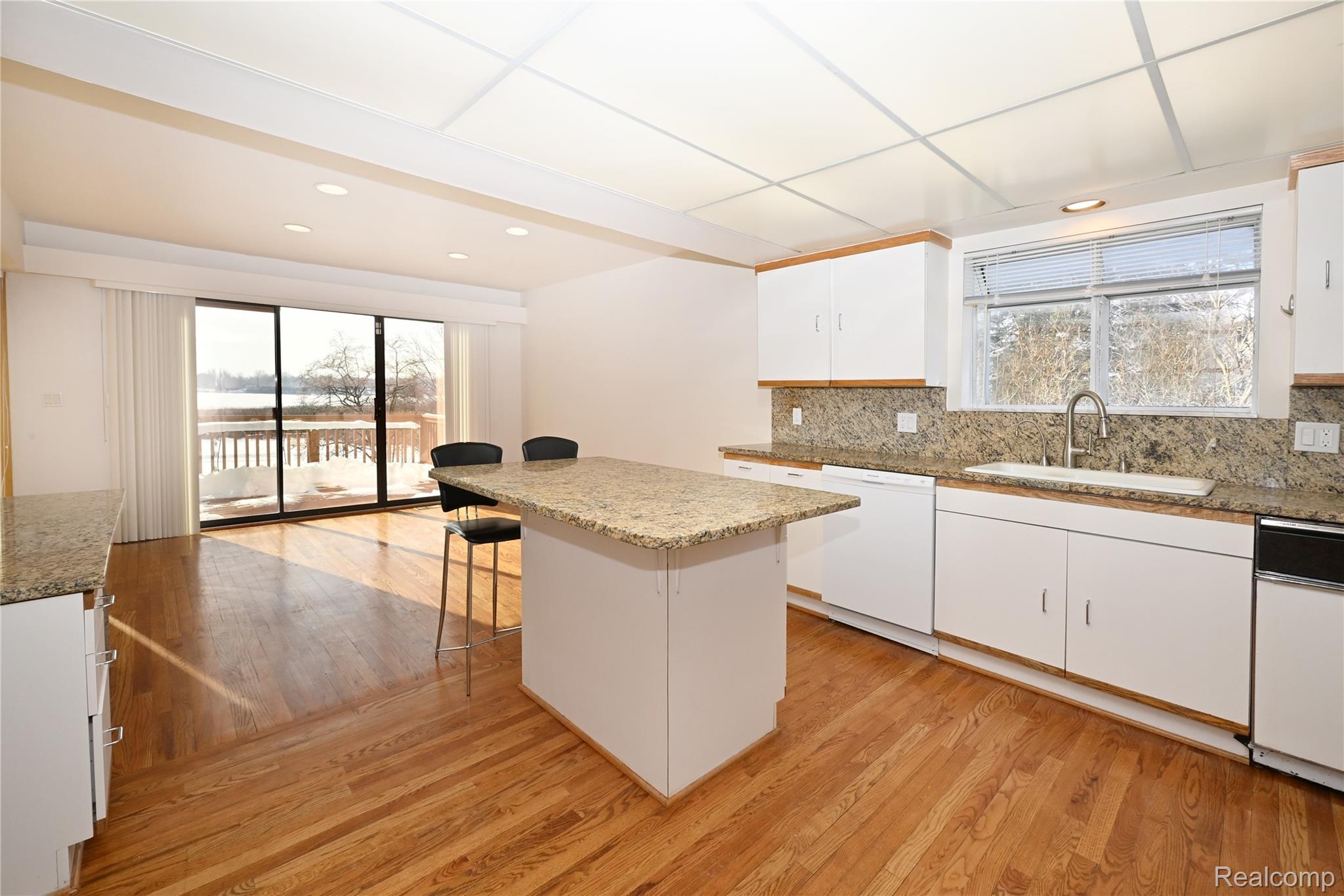 1825 Long Pointe Drive