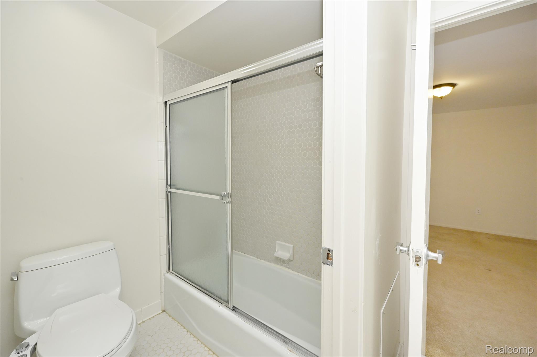 1825 Long Pointe Drive