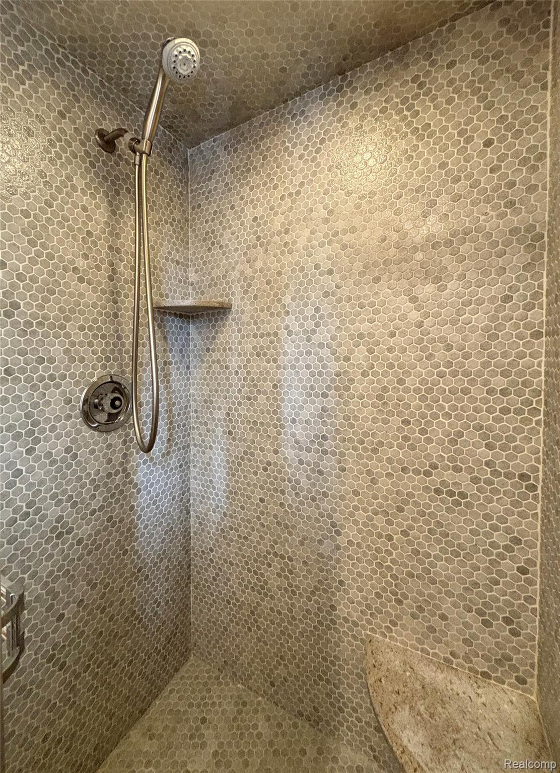 1825 Long Pointe Drive