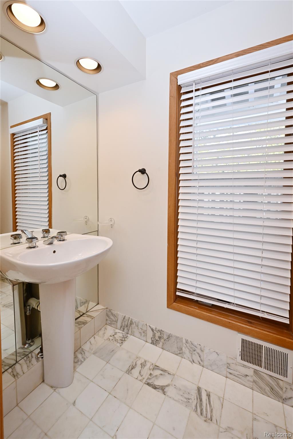 1825 Long Pointe Drive