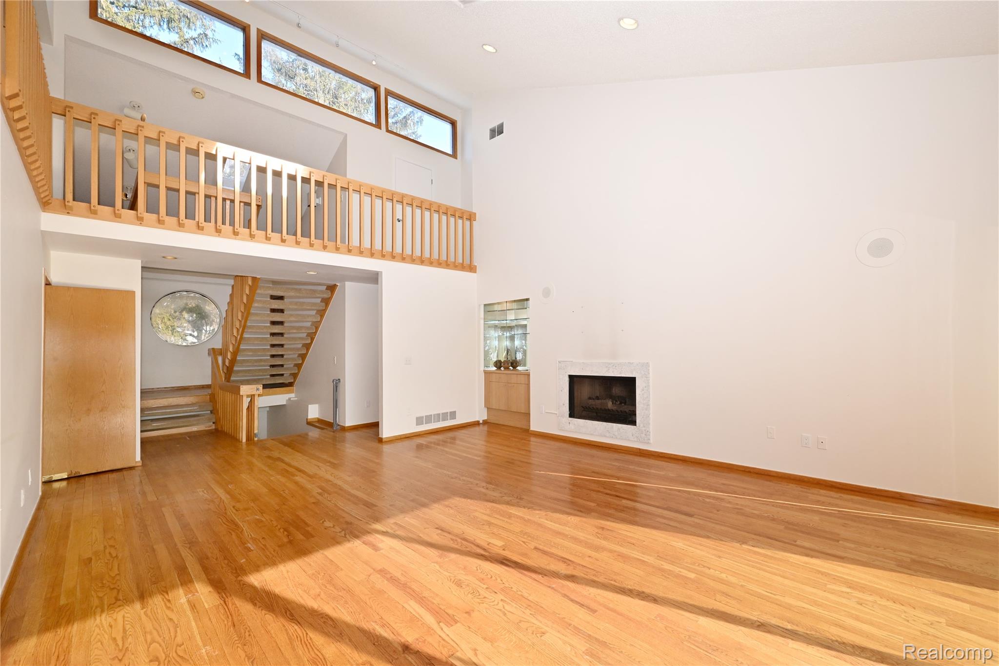 1825 Long Pointe Drive