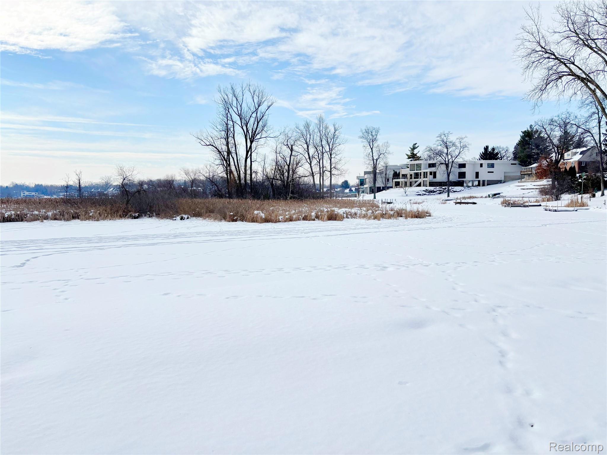 1825 Long Pointe Drive