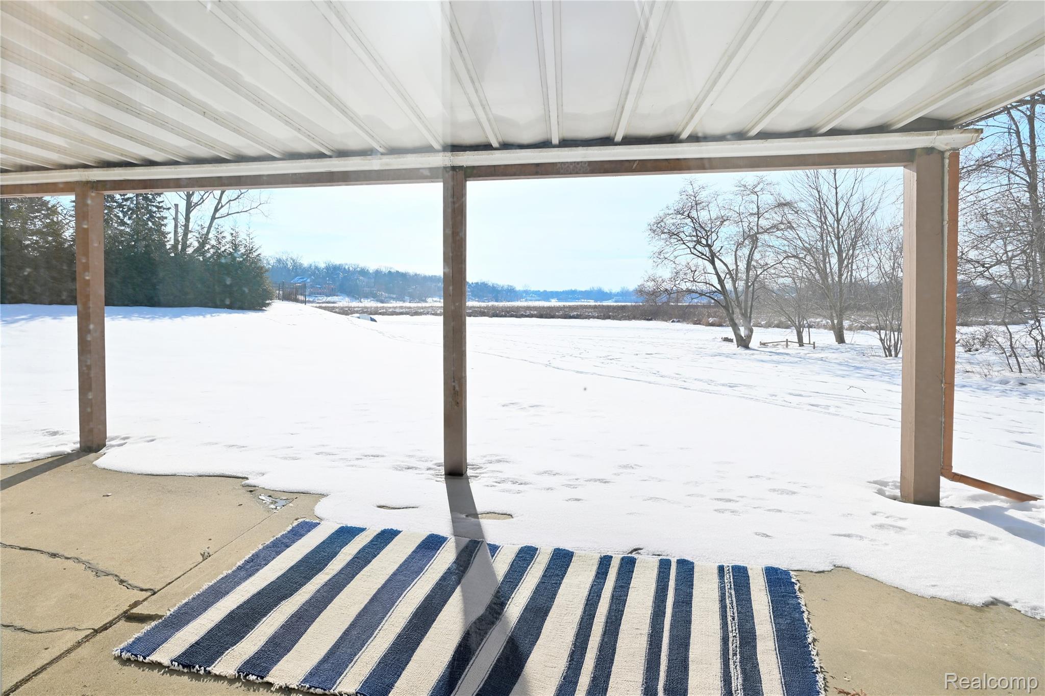 1825 Long Pointe Drive