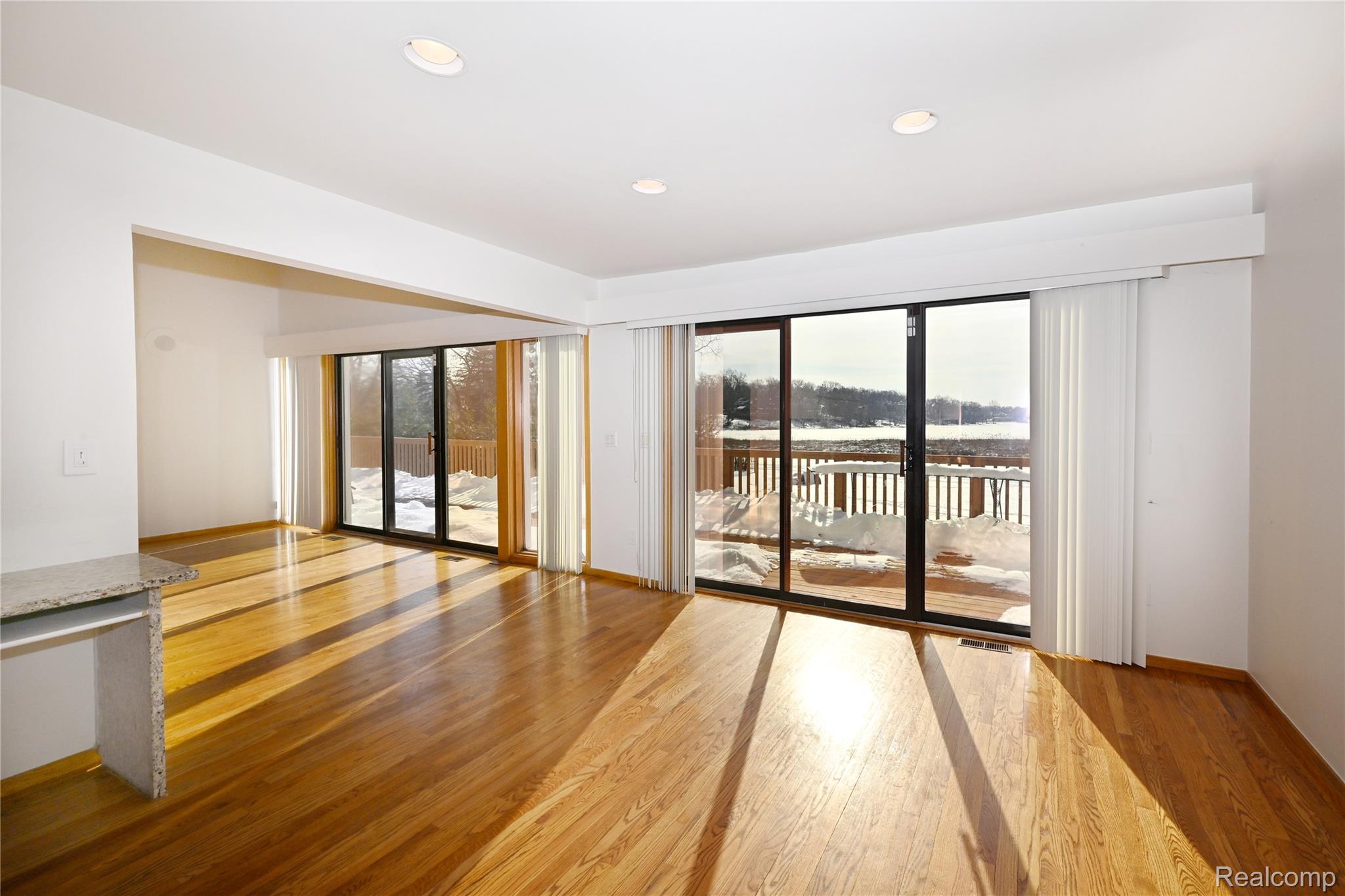 1825 Long Pointe Drive