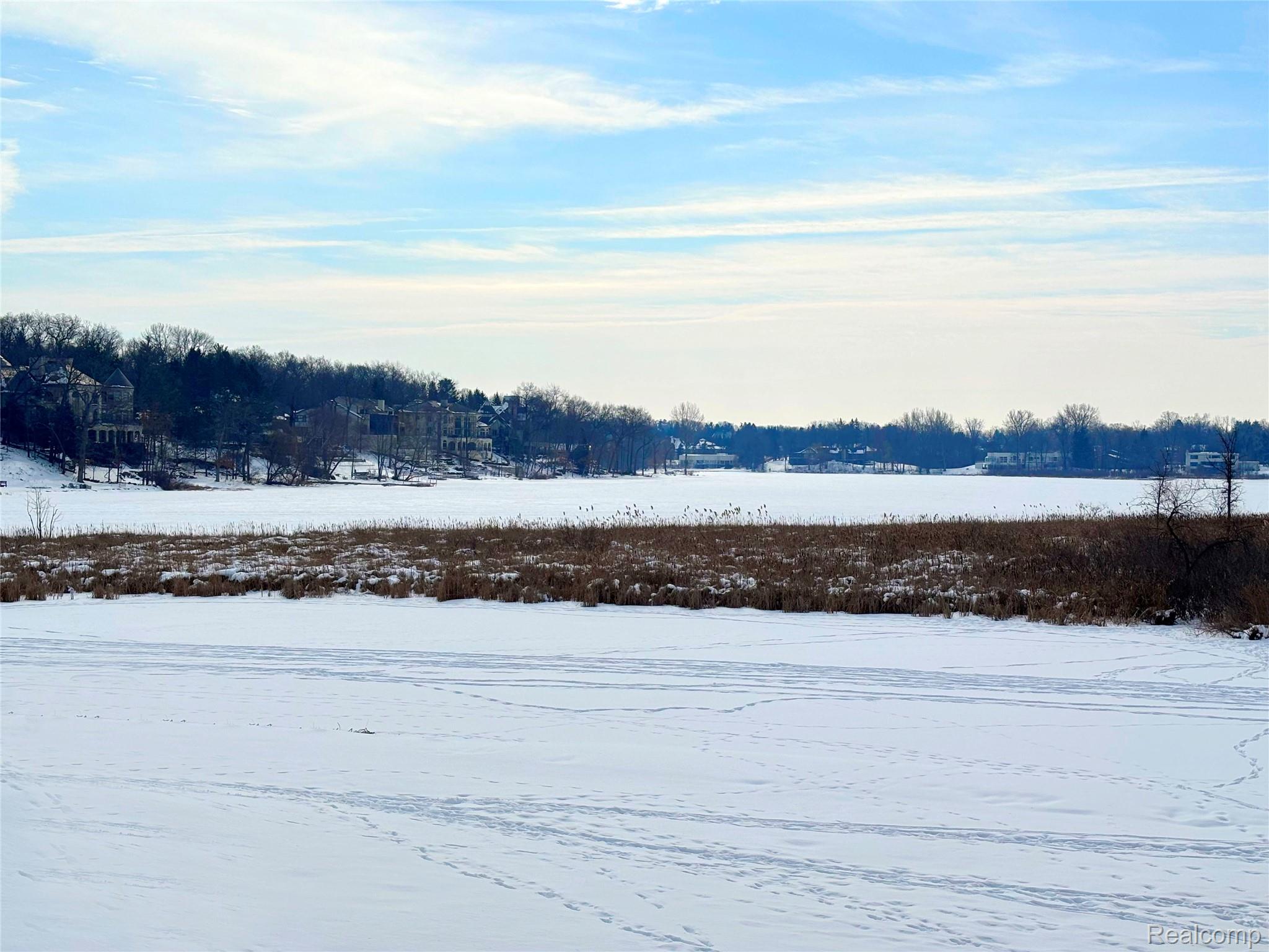 1825 Long Pointe Drive