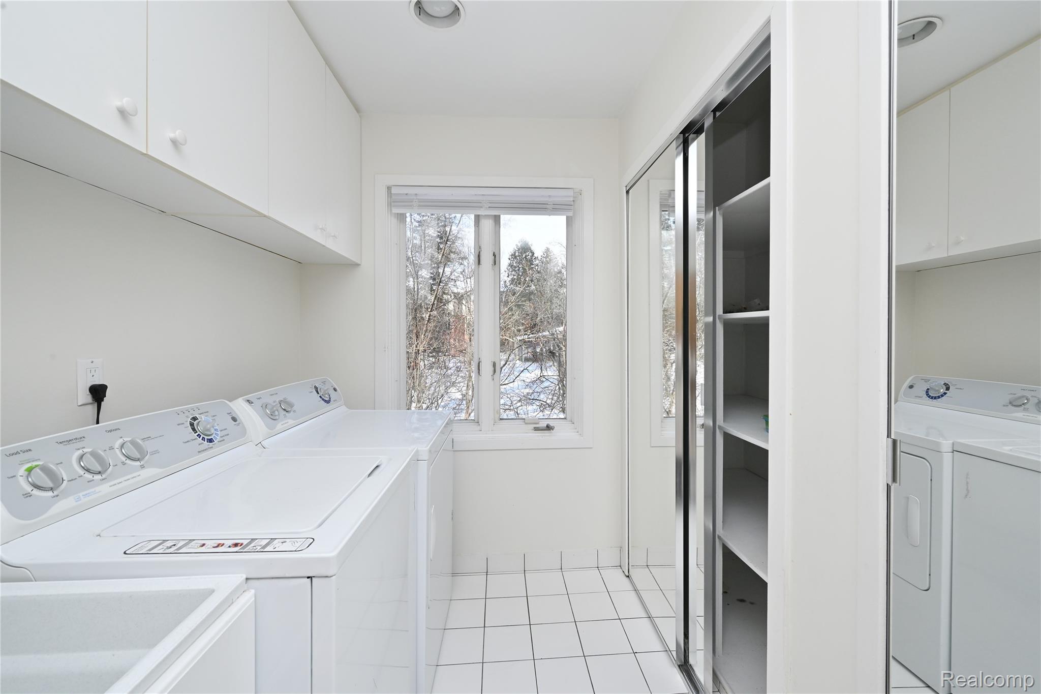 1825 Long Pointe Drive