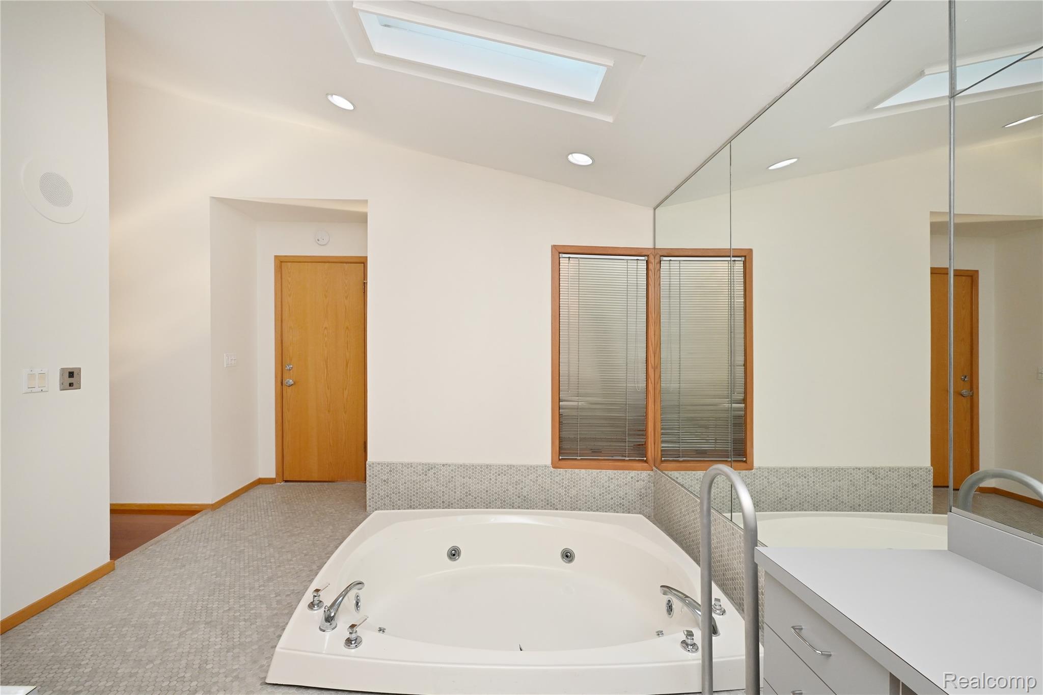 1825 Long Pointe Drive