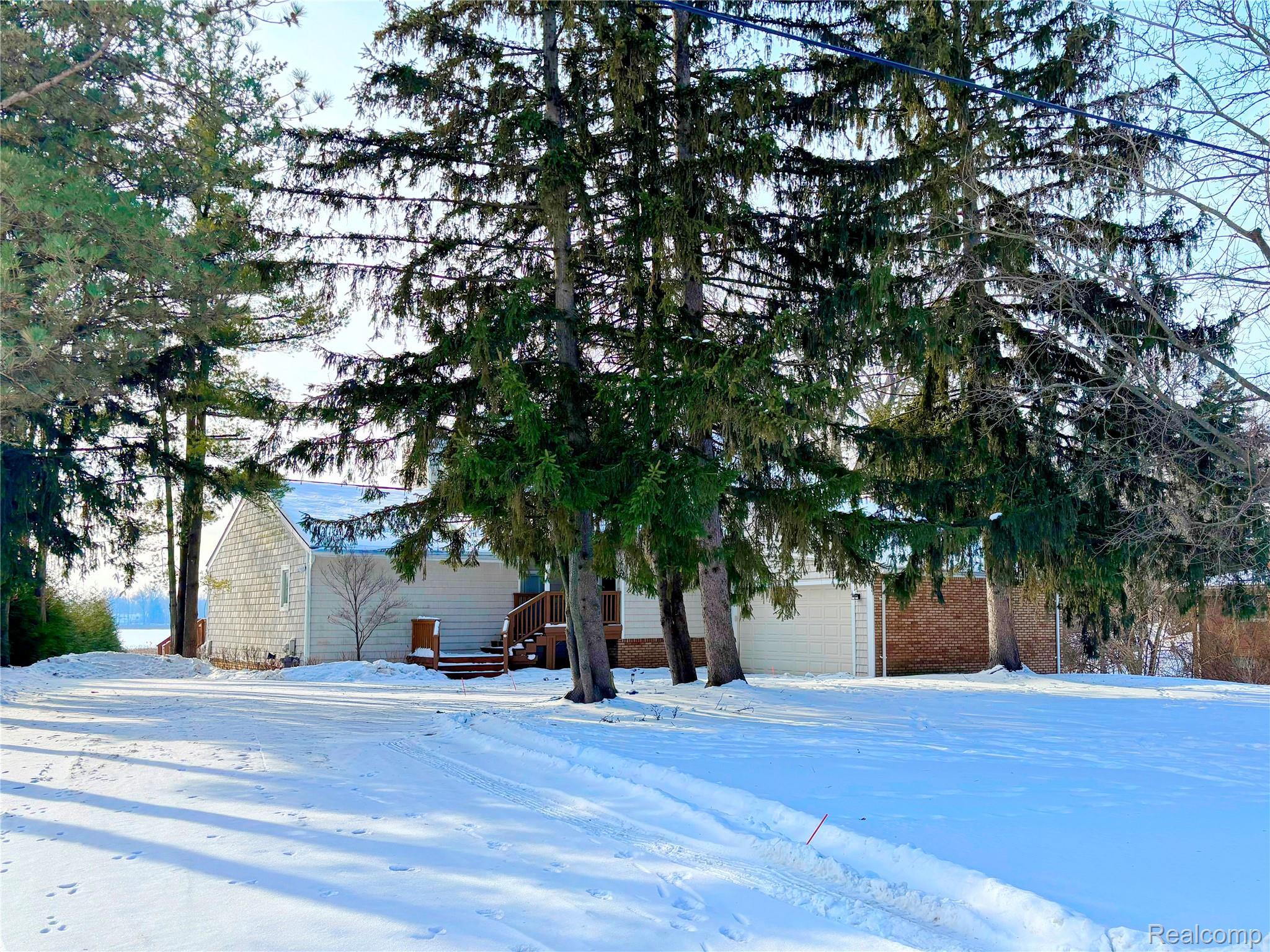 1825 Long Pointe Drive