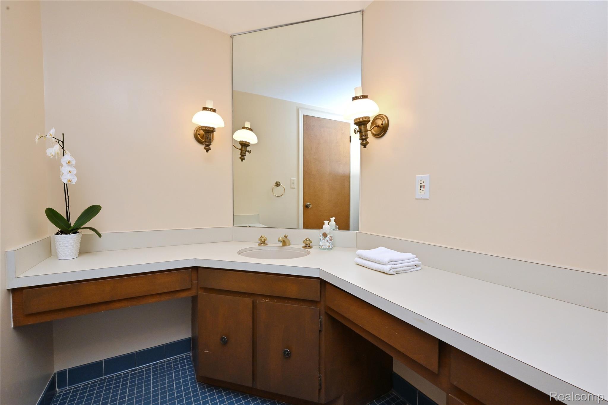 6011 Pebble Lane Court