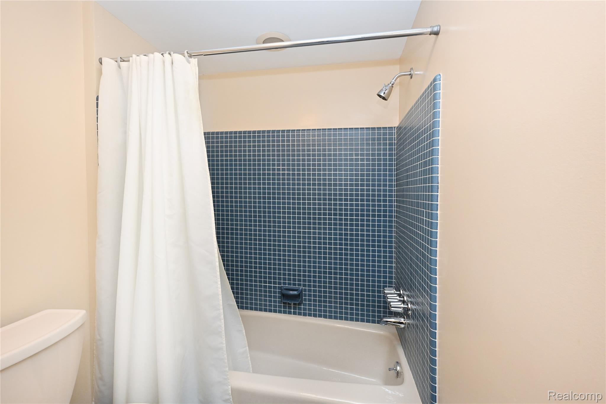 6011 Pebble Lane Court